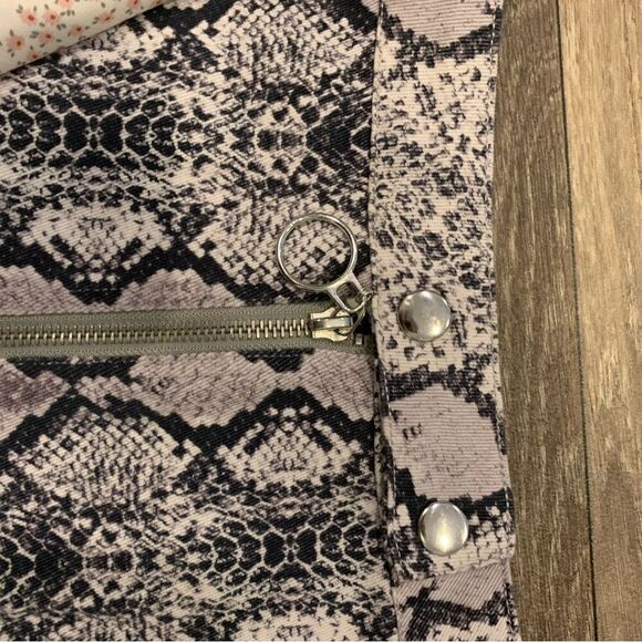 Altar’d State mini skirts. Lot of 2. Size: XS. - Picture 2 of 9